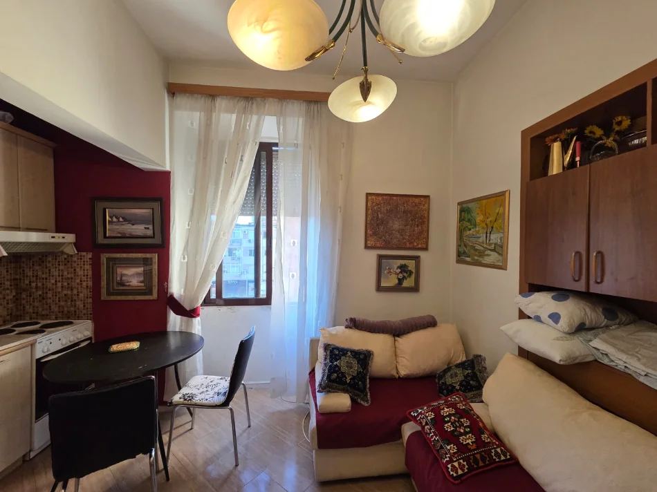 Tirane, jepet me qera apartament 1+1 Kati 3, 65 m² 350 € 