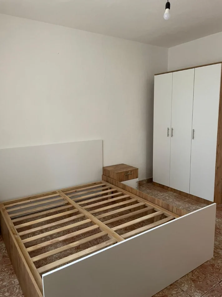 Tirane, jepet me qera shtepi 1+1+Ballkon Kati 1, 70 m² 350 € (rruga feti gjilani, misto mame,sa kalon spitalin amerikan 3)