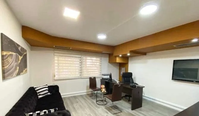 Tirane, jepet me qera zyre Kati 1, 200 m² 3.000 € 