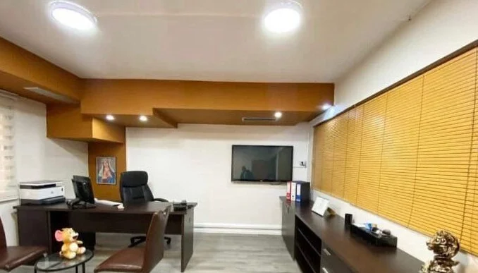 Tirane, jepet me qera zyre Kati 1, 200 m² 3.000 € 