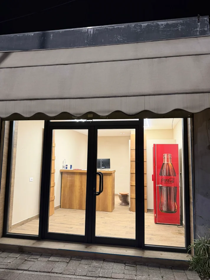 Tirane, jepet me qera ambjent biznesi Kati 0, 30 m² 350 € (PORCELAN)