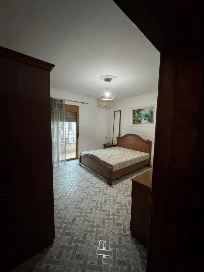 Tirane, jepet me qera Vile 2+1 Kati 2, 100 m² 350 € (Rruga Ram Sadria)