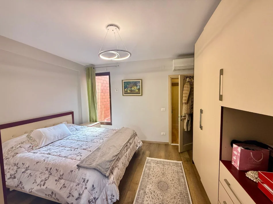 Tirane, shitet apartament 3+1 Kati 2, 120 m² 345.000 € (Kopshti botanik)