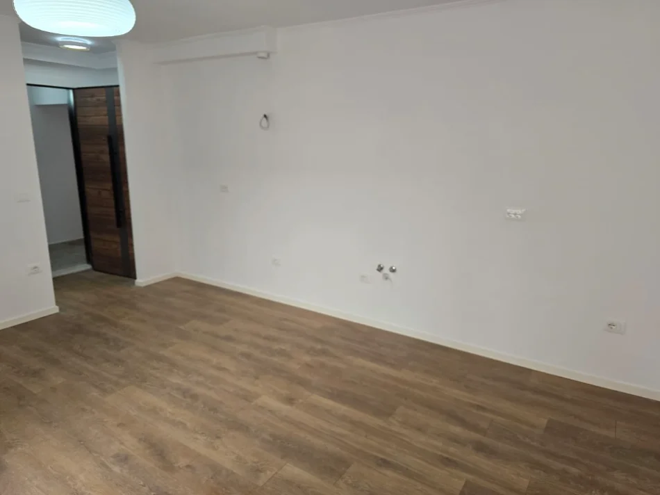 Tirane, shitet apartament 1+1 Kati 3, 50 m² 115.000 € (Ish Tregu Elektik)