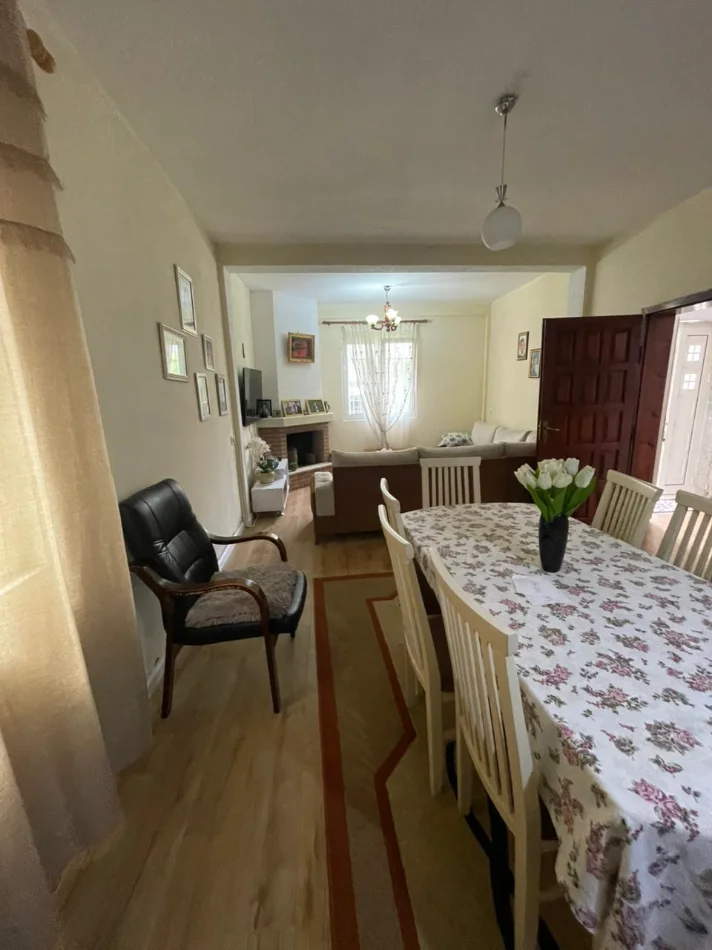 Shtëpi private në shitje me mundësi ndërtimi deri në 4 kate!!