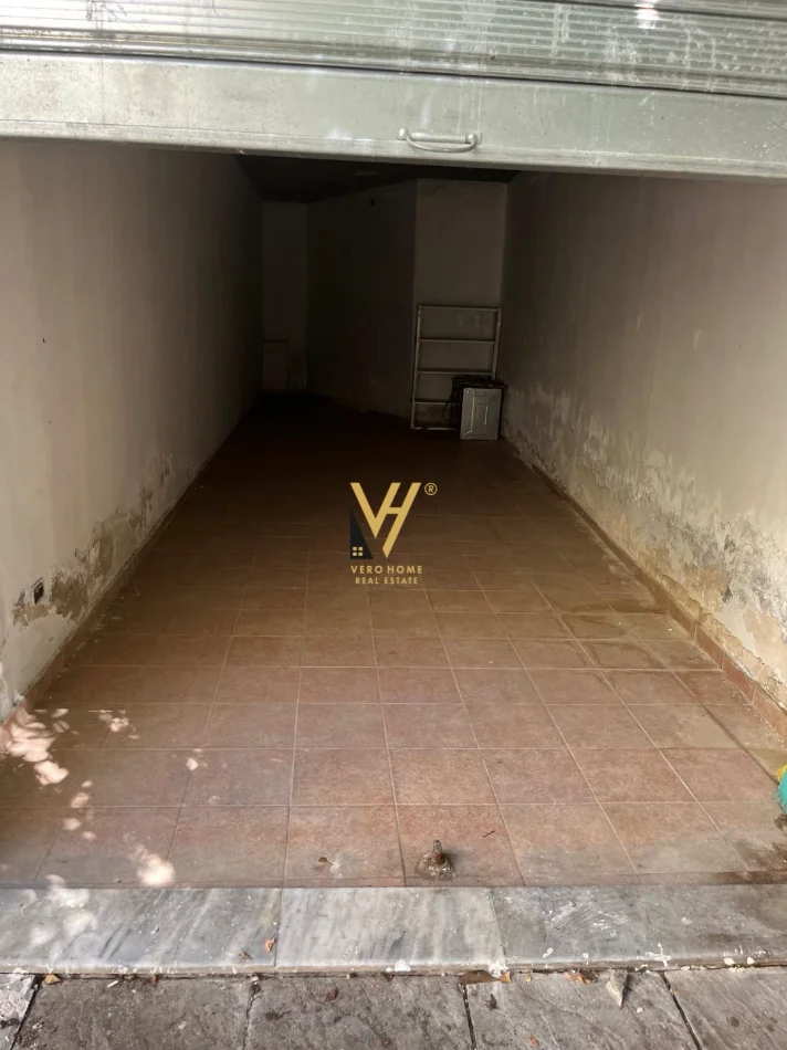 Tirane, jepet me qera magazine Kati 0, 30 m² 320 € (KOMUNA E PARISIT)