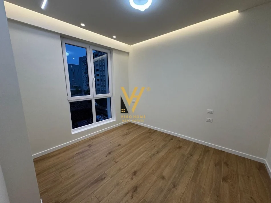 Tirane, jepet me qera zyre Kati 2, 50 m² 1.000 € (VASIL SHANTO)