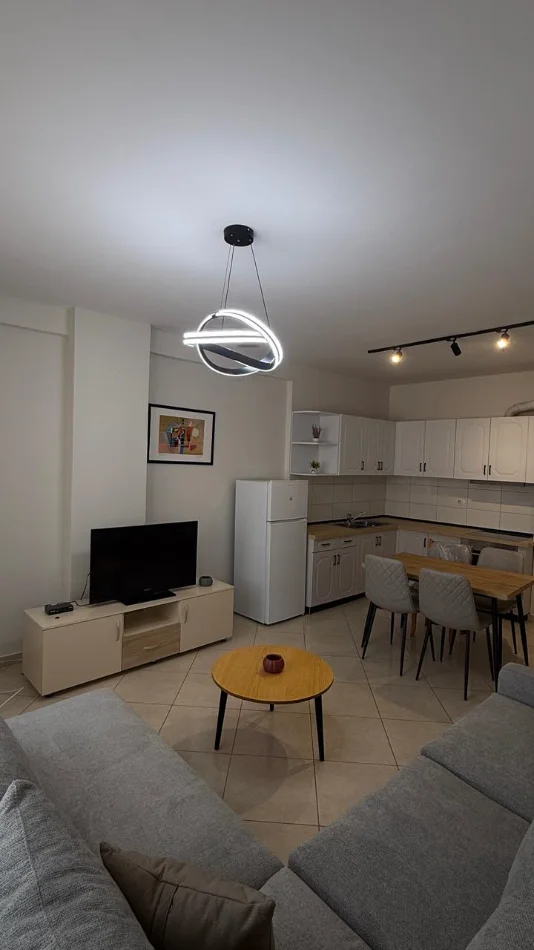 Tirane, jepet me qera apartament 2+1+Aneks+Ballkon Kati 5, 101 m² 550 € (kashar)