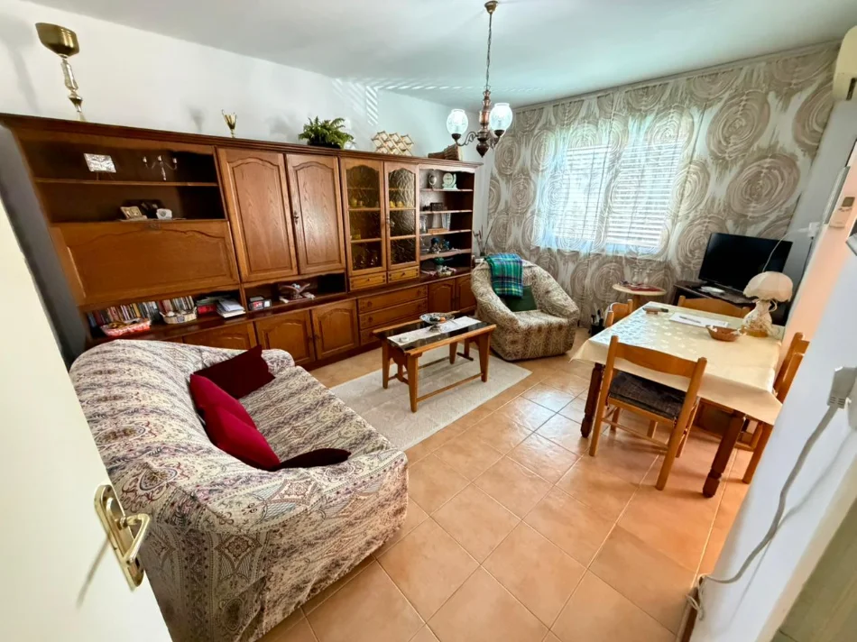 Tirane, jepet me qera apartament 1+1 Kati 3, 