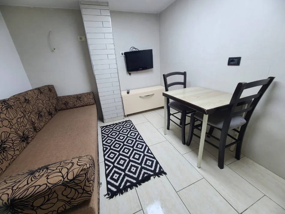 Tirane, jepet me qera apartament 1+1 Kati 2, 60 m² 370 € 