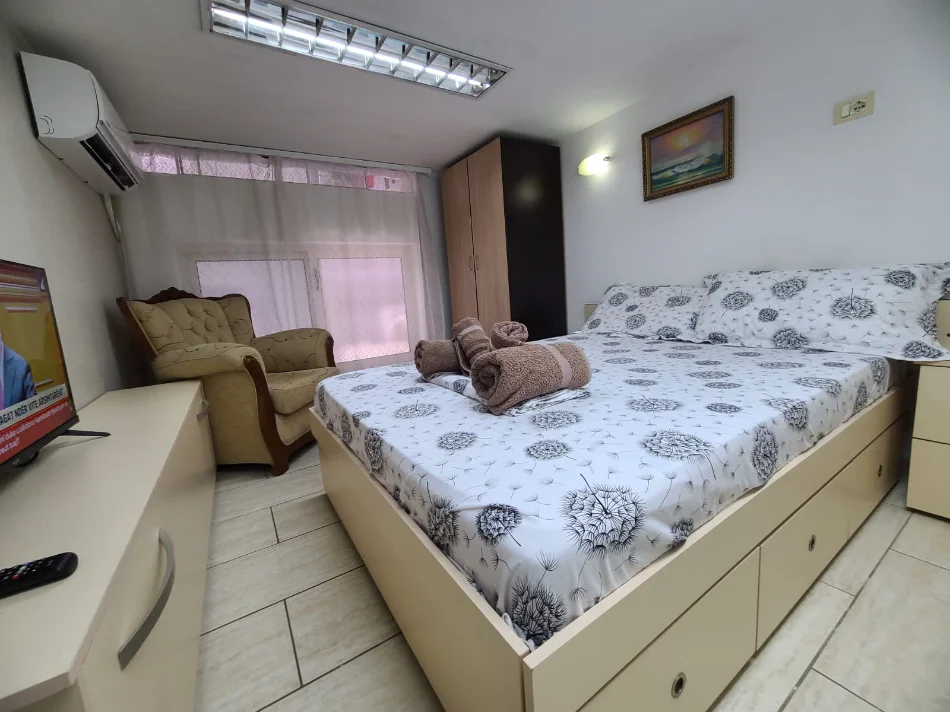 Tirane, jepet me qera apartament 1+1 Kati 2, 60 m² 370 € 