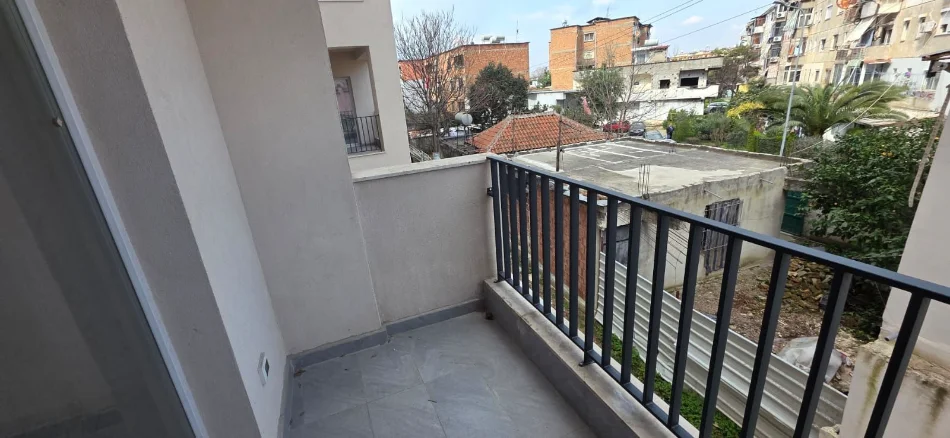 Tirane, shitet apartament 1+1 Kati 1, 71 m² 135.000 € (LAPRAKE)
