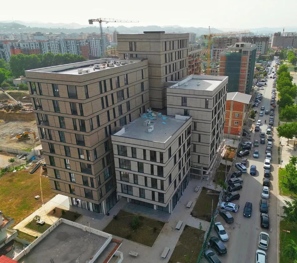 Tirane, jepet me qera apartament 2+1 Kati 4, 100 m² 650 € (ISH FUSHA E AVIACIONIT)