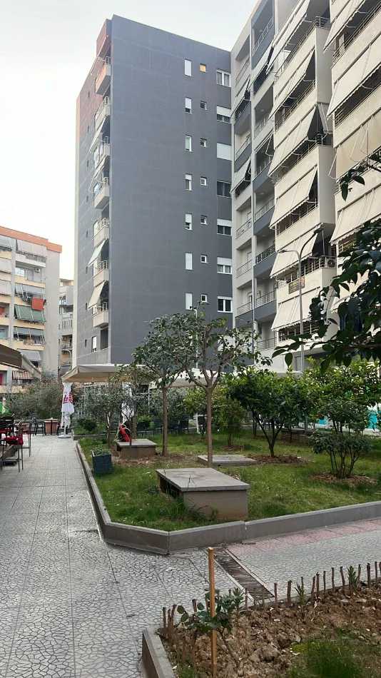 Tirane, shitet dyqan Kati 0, 120 m² 432.000 € (KOMUNA E PARISIT)