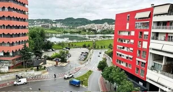 Tirane, jepet me qera apartament 2+1 Kati 8, 100 m² 1.200 € (SAMI FRASHERI)