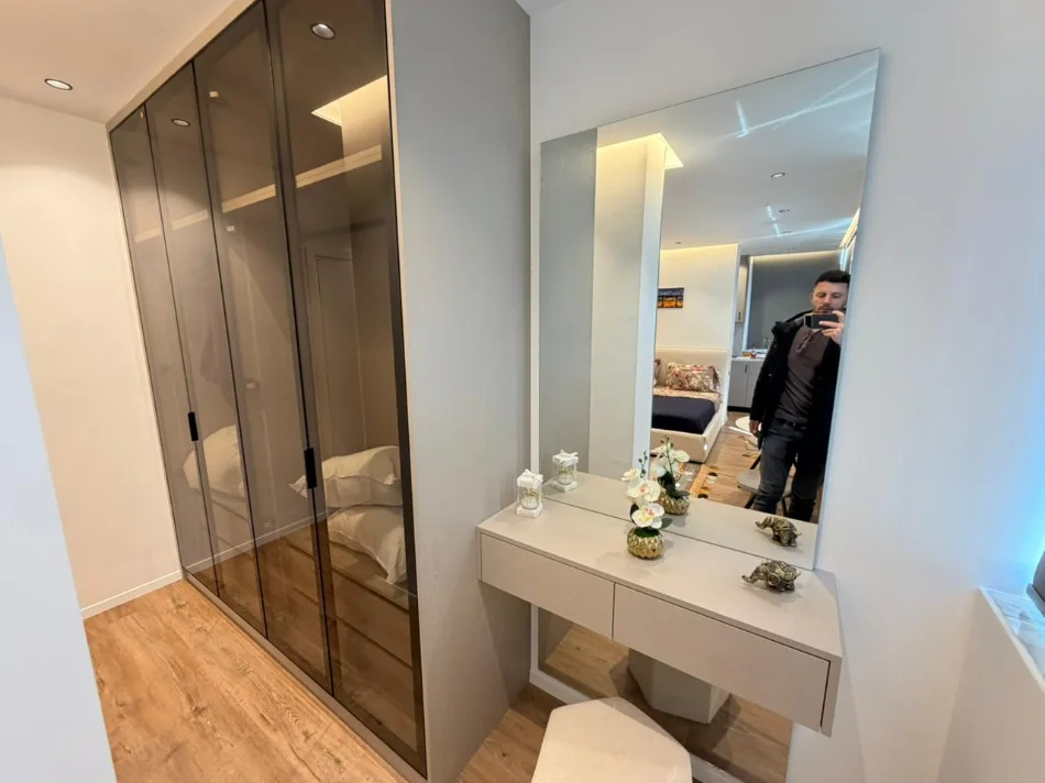 Tirane, shitet garsonier 1+1 Kati 2, 90 m² 240.000 € 