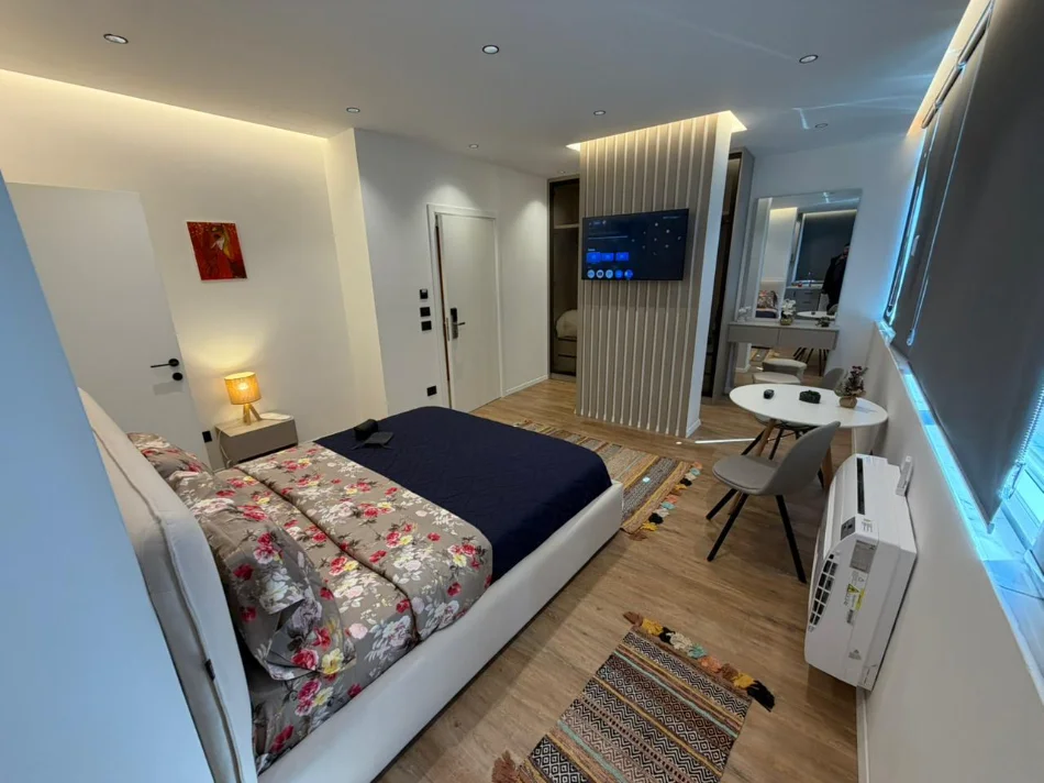 Tirane, shitet garsonier 1+1 Kati 2, 90 m² 240.000 € 