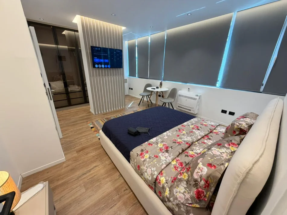 Tirane, shitet garsonier 1+1 Kati 2, 90 m² 240.000 € 