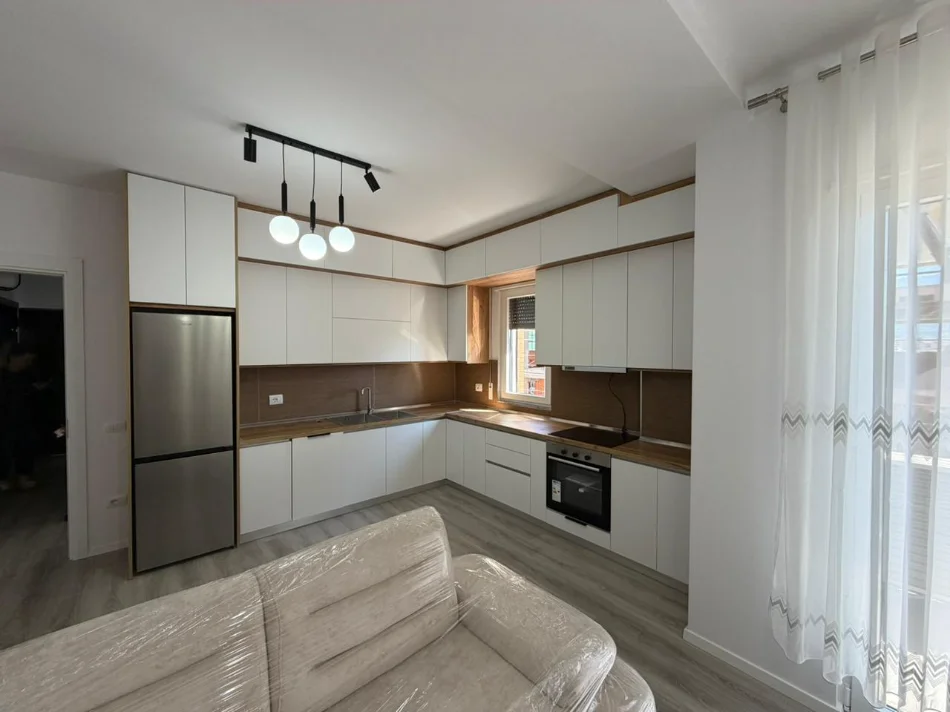 Tirane, jepet me qera apartament 2+1 Kati 4, 500 €
