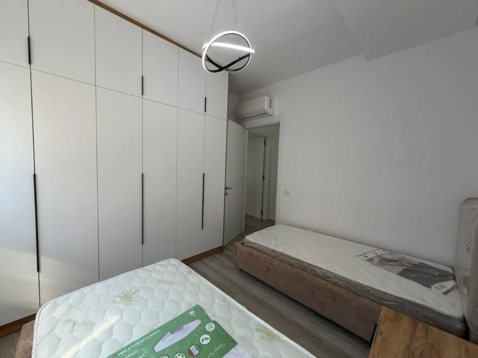 Tirane, jepet me qera apartament 2+1 Kati 4, 500 €