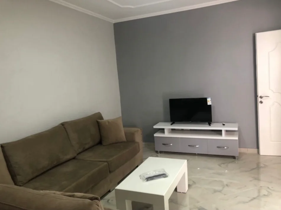 Tirane, jepet me qera apartament 1+1+Ballkon Kati 2, 65 m² 550 € 