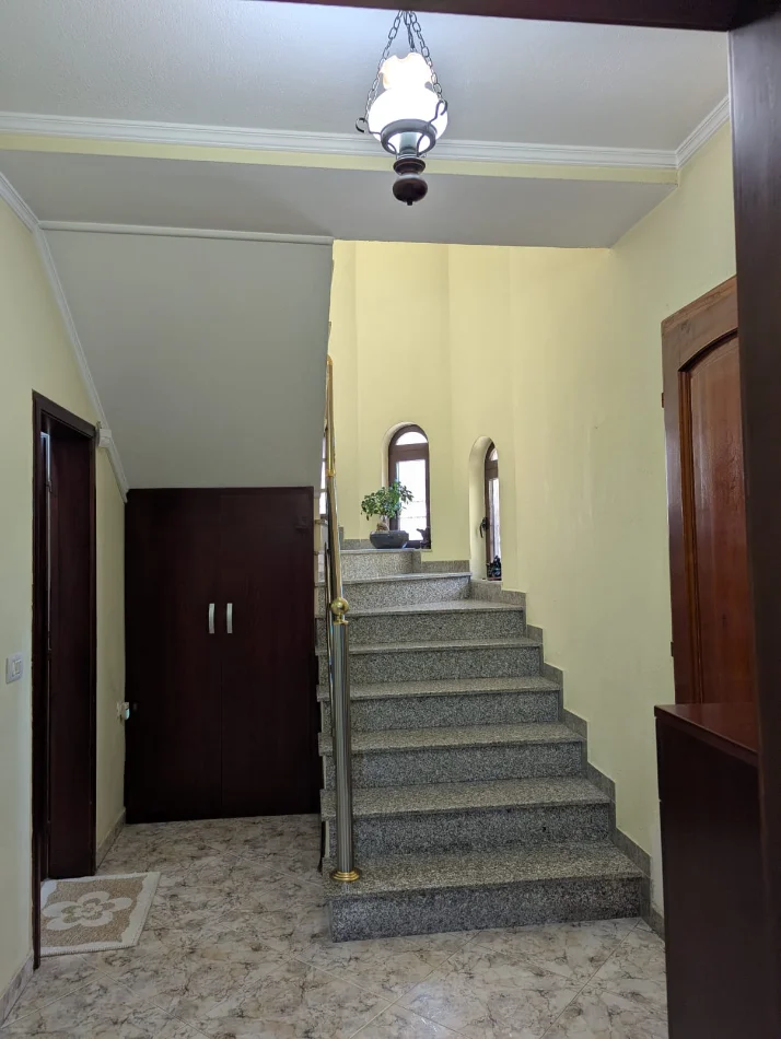 Tirane, shitet Vile 3 Katshe Kati 3, 260 m² 520.000 € (bulevardi ri)