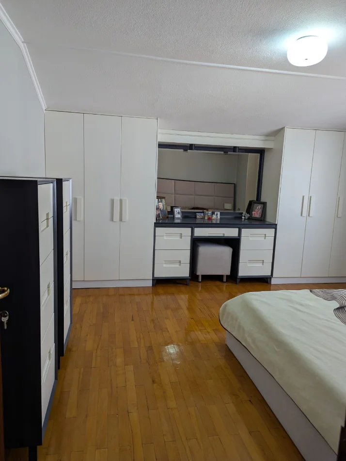 Tirane, shitet Vile 3 Katshe Kati 3, 260 m² 520.000 € (bulevardi ri)