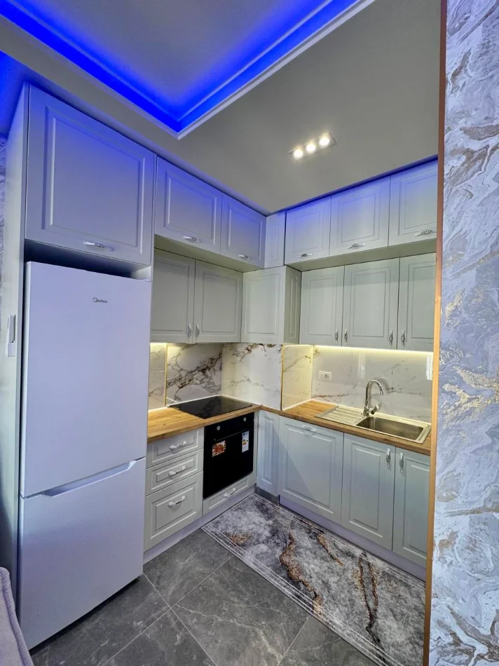 Tirane, jepet me qera apartament 1+1 Kati 8, 500 € 