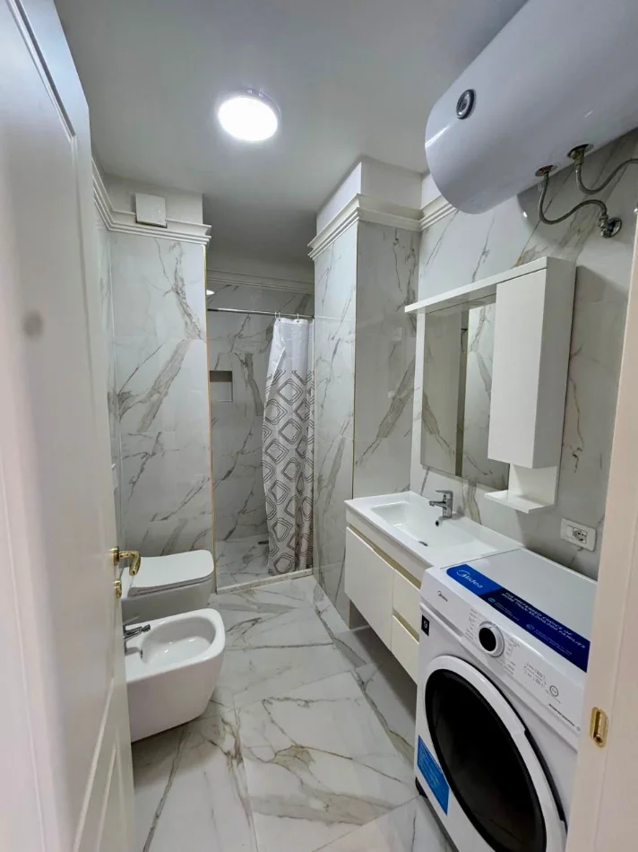 Tirane, jepet me qera apartament 1+1 Kati 8, 500 € 