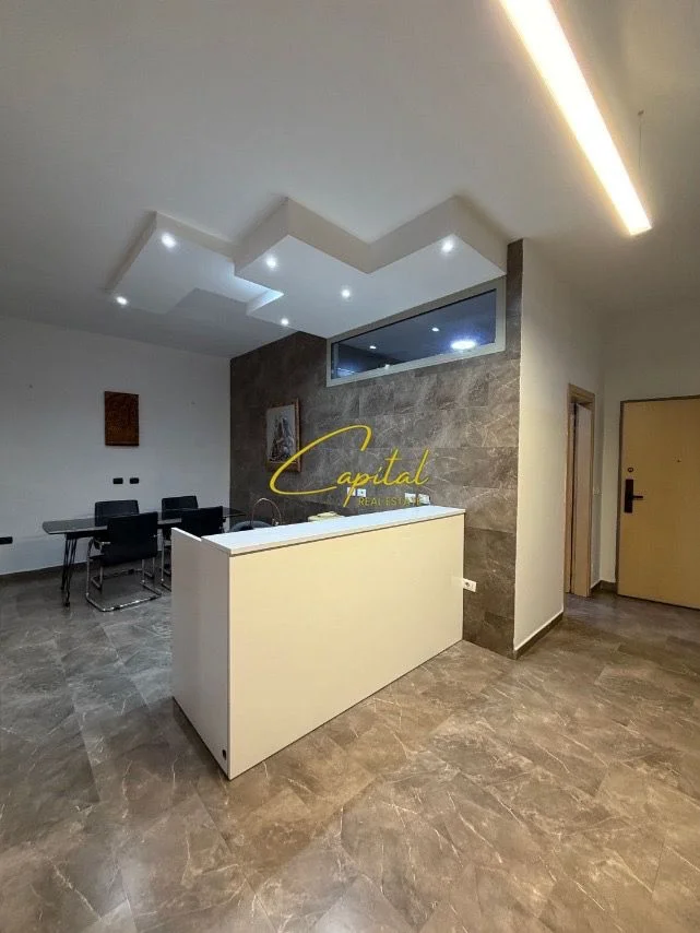 Tirane, jepet me qera ambjent biznesi Kati 4, 132 m² 2.000 € (Garda e Republikes)