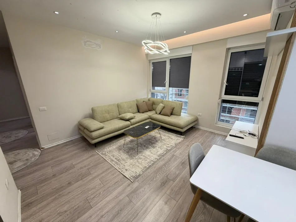 Tirane, jepet me qera apartament 2+1 Kati 9, 