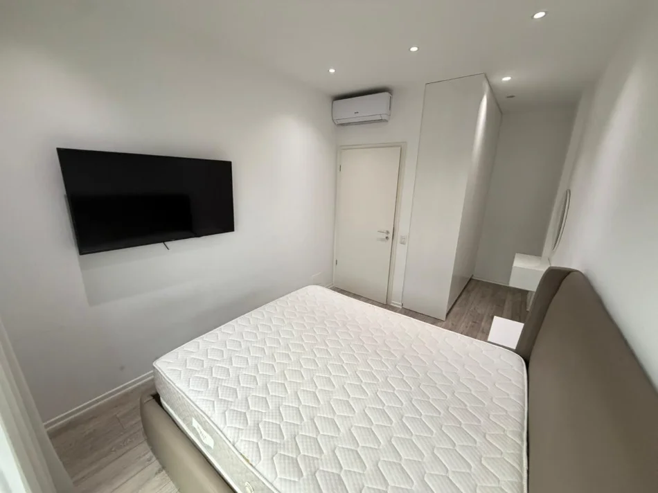 Tirane, jepet me qera apartament 2+1 Kati 9, 