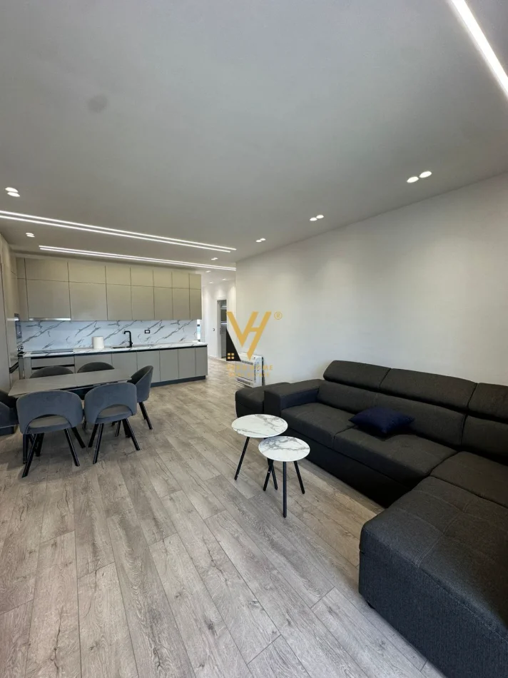 Tirane, shitet apartament 2+1+Ballkon Kati 6, 108 m² 250.000 € (KOM.NDREGJONI, BULEVARDI I RI)