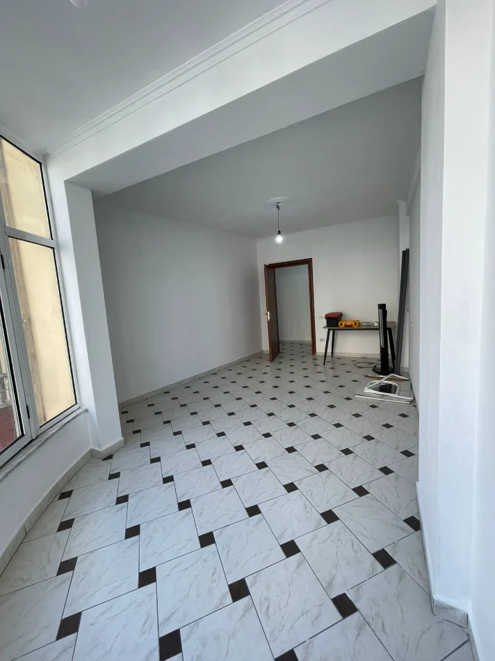 Tirane, shes apartament 2+1+Ballkon Kati 3, 121 m² 169.700 € (Astir)