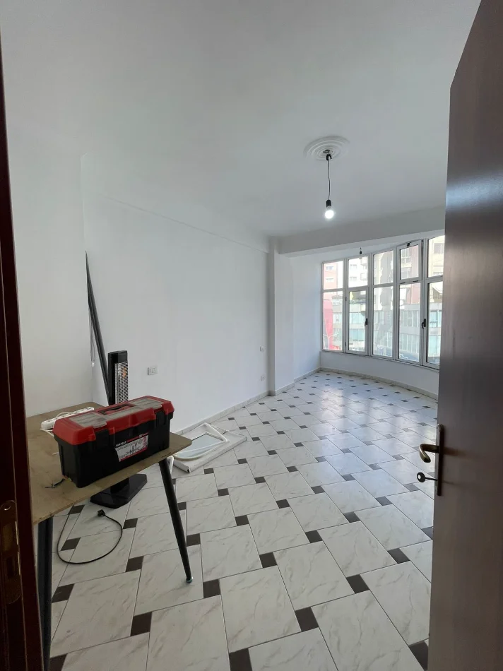 Tirane, shes apartament 2+1+Ballkon Kati 3, 121 m² 169.700 € (Astir)