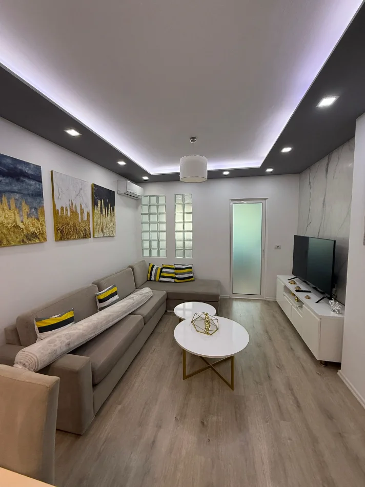 Tirane, jepet me qera apartament 2+1 Kati 4, 550 m² 550 € (Jordan Misja)