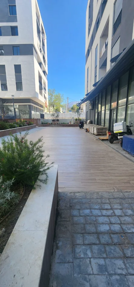 Tirane, jepet me qera ambjent biznesi Kati 0, 200 m² 2.200 € (Rr. Ali Shefqeti)