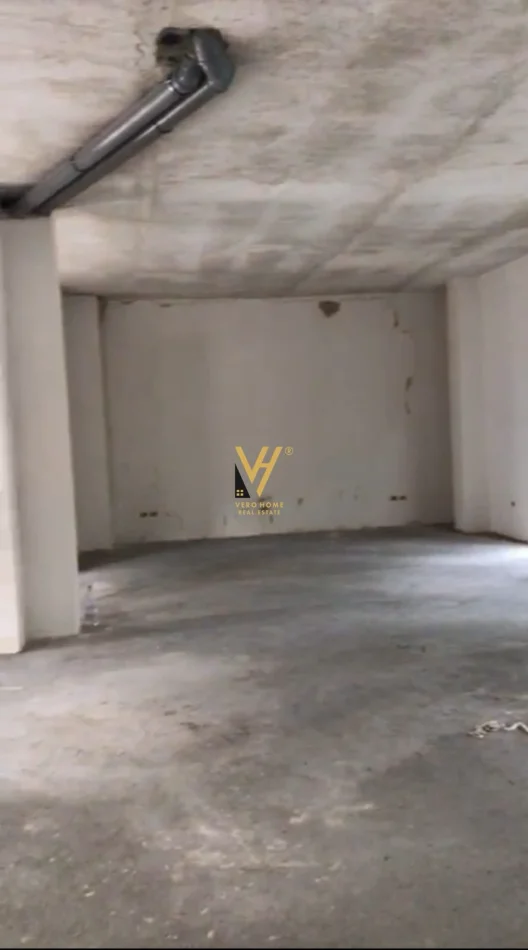 Tirane, jepet me qera zyre Kati 1, 153 m² 3.000 € (RRUGA E ELBASANIT)