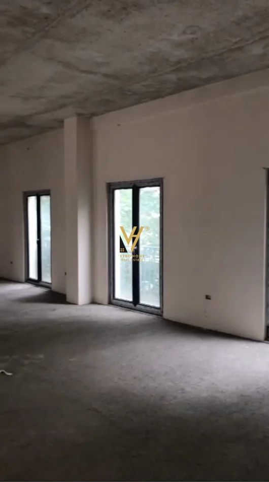 Tirane, jepet me qera zyre Kati 1, 153 m² 3.000 € (RRUGA E ELBASANIT)