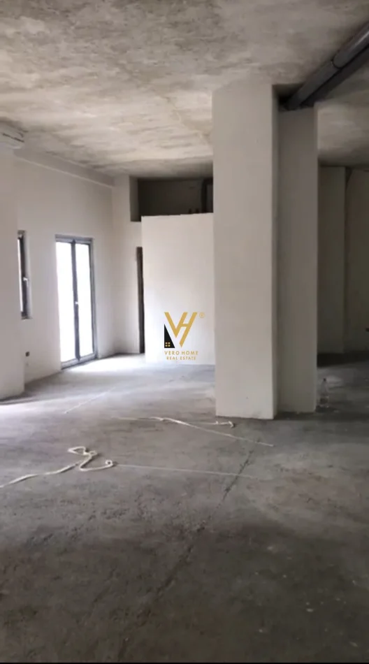 Tirane, jepet me qera zyre Kati 1, 153 m² 3.000 € (RRUGA E ELBASANIT)