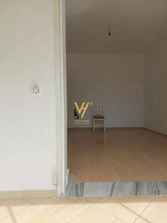 Tirane, jepet me qera dyqan Kati 0, 58 m² 620 € (LAPRAKE)