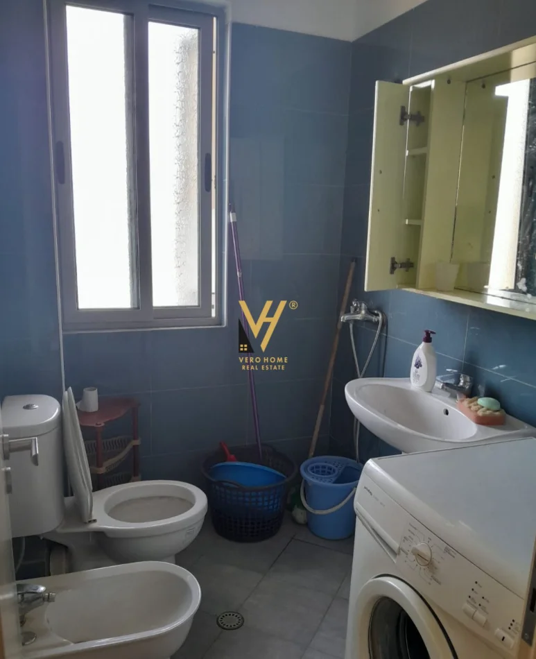 Tirane, jepet me qera apartament 1+1+Ballkon Kati 4, 60 m² 370 € (FRESKU)