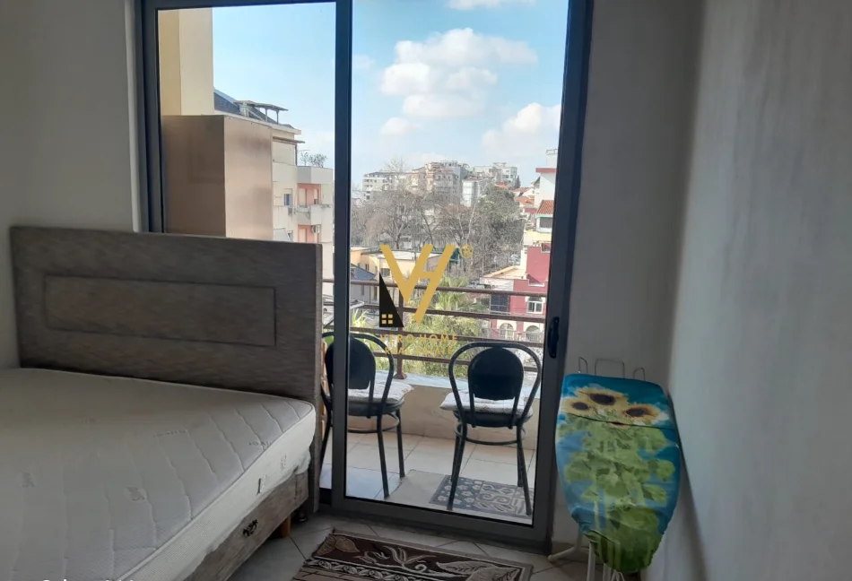 Tirane, jepet me qera apartament 1+1+Ballkon Kati 4, 60 m² 370 € (FRESKU)