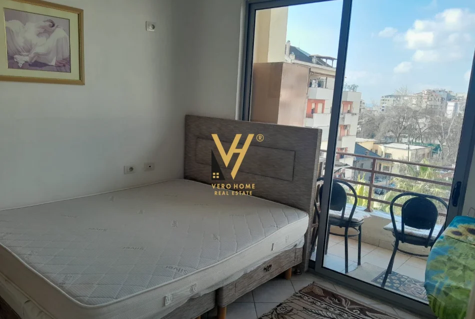 Tirane, jepet me qera apartament 1+1+Ballkon Kati 4, 60 m² 370 € (FRESKU)