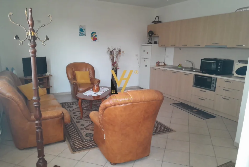 Tirane, jepet me qera apartament 1+1+Ballkon Kati 4, 60 m² 370 € (FRESKU)