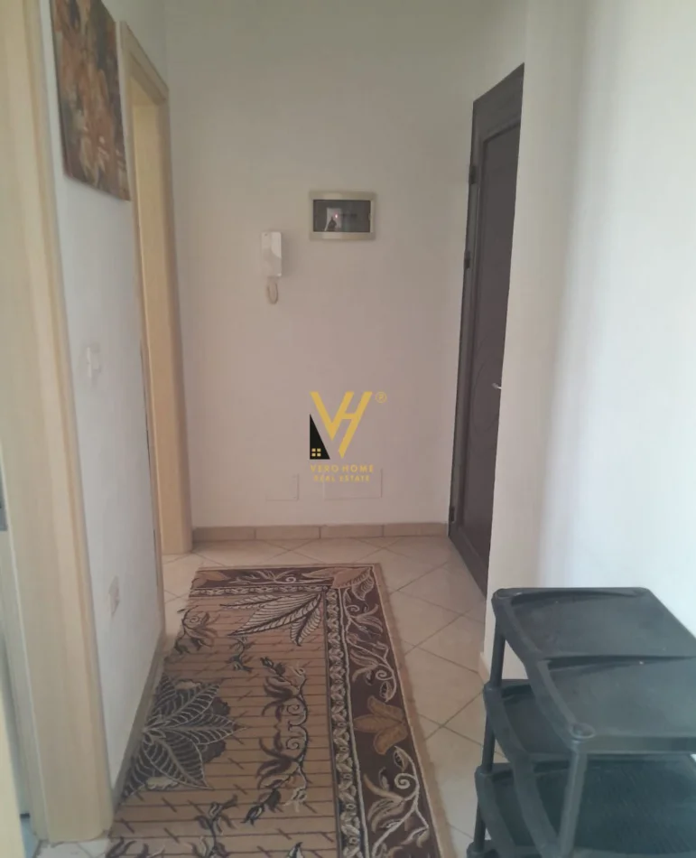 Tirane, jepet me qera apartament 1+1+Ballkon Kati 4, 60 m² 370 € (FRESKU)
