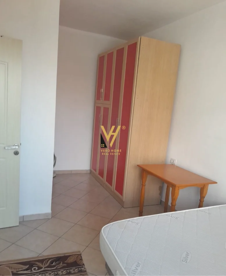 Tirane, jepet me qera apartament 1+1+Ballkon Kati 4, 60 m² 370 € (FRESKU)