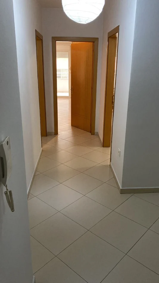 Tirane, jepet me qera apartament 2+1 Kati 3, 96 m² 540 € (MARKET XHANGOLLI)