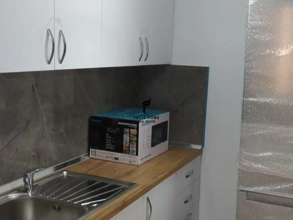 Tirane, jepet me qera apartament 1+1 Kati 3, 70 m² 500 € (VARRI I BAMIT)