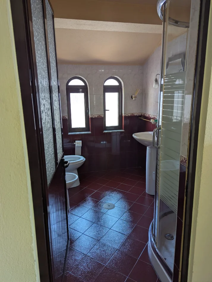 Tirane, shitet Vile 3 Katshe Kati 3, 540 m² 520.000 € 